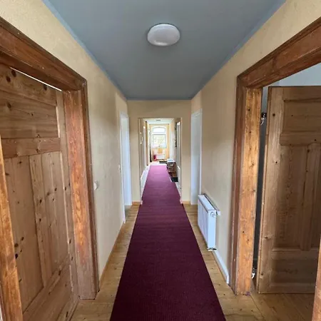 Apartment Gaestezimmer Modernes Denkmal